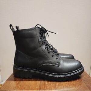 Like New Black Lace-up boots(7)
